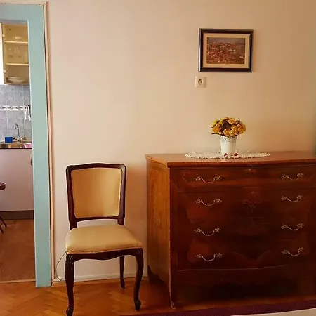 Amethyst Apartment
